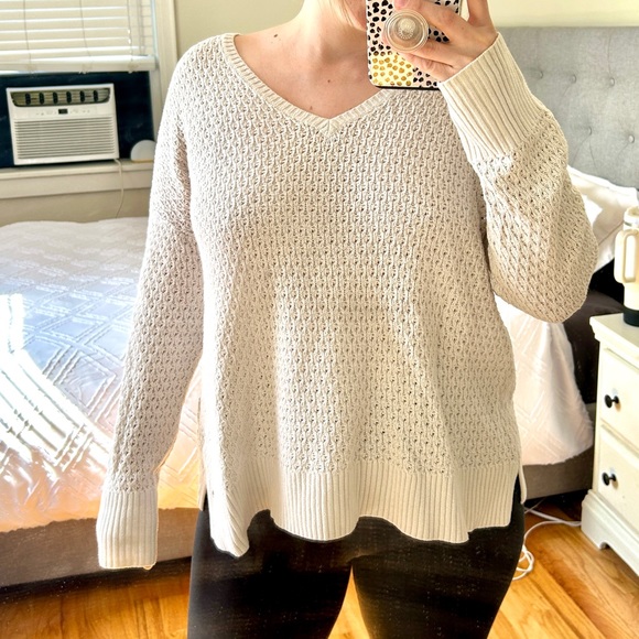 American Eagle vneck sweater - Picture 1 of 2